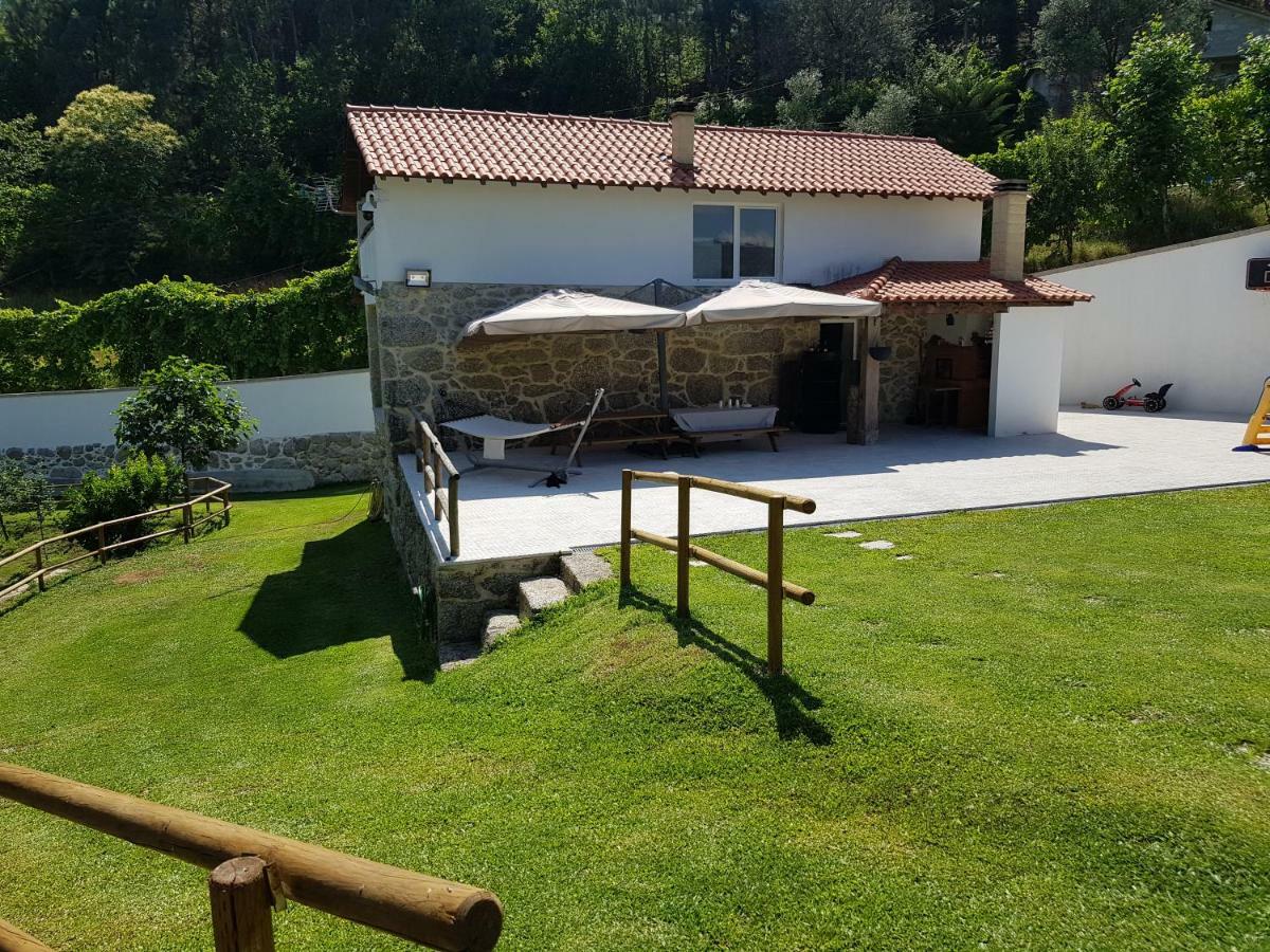 Quinta Da Tormenta -14 Pessoas- Cabeceiras De Basto 2 Casas E Piscina Privada Villa Exteriör bild