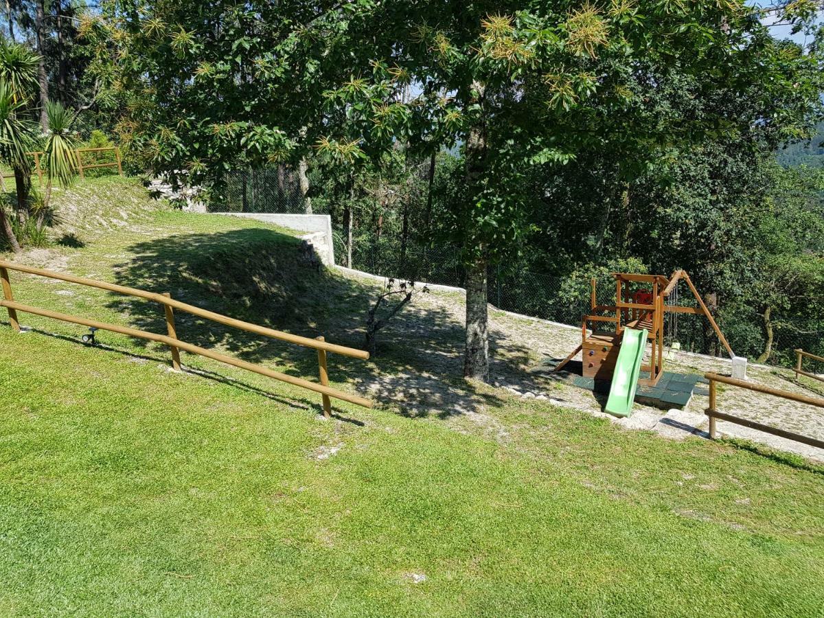 Quinta Da Tormenta -14 Pessoas- Cabeceiras De Basto 2 Casas E Piscina Privada Villa Exteriör bild